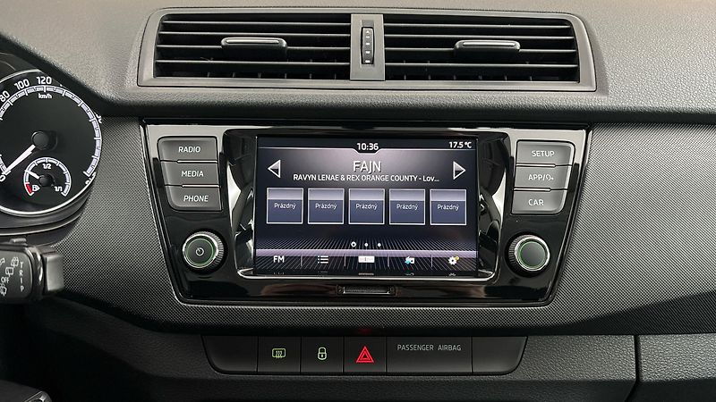 Škoda Fabia 1.0 TSI Ambition Combi - fotka 11 z 23