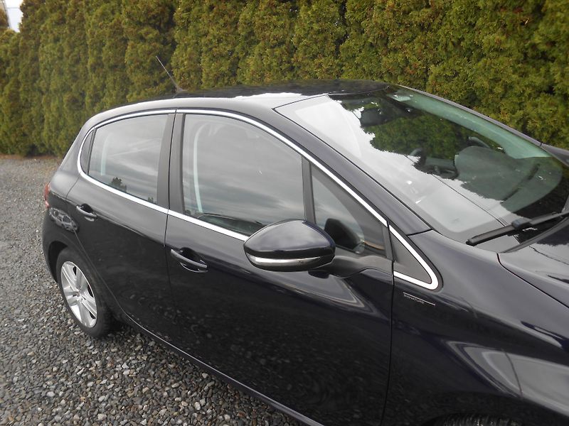 Peugeot 208 NAVI, CHROM, LED, 87TKm - fotka 13 z 37