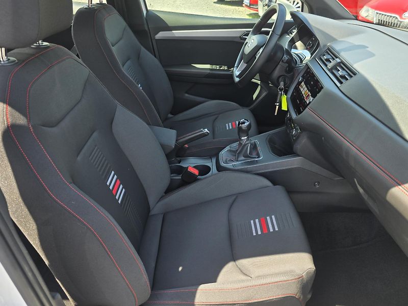 Seat Arona FR 1.5 TSI 110KW FULL LED NAVI - fotka 19 z 26