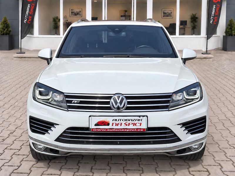 Volkswagen Touareg (2015) 4.2TDI 250kW R-LINE -ČR - fotka 3 z 48