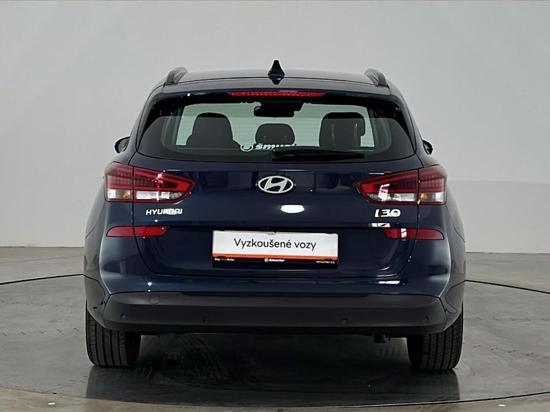Hyundai i30 Smart DCT - fotka 17 z 26