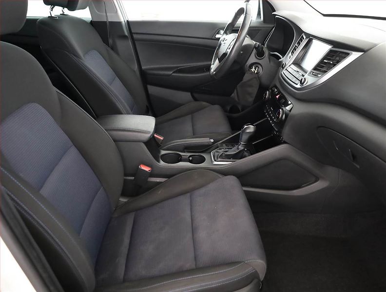 Hyundai Tucson (2016) 1.7 CRDi, Automat, Serv.kniha - fotka 7 z 17