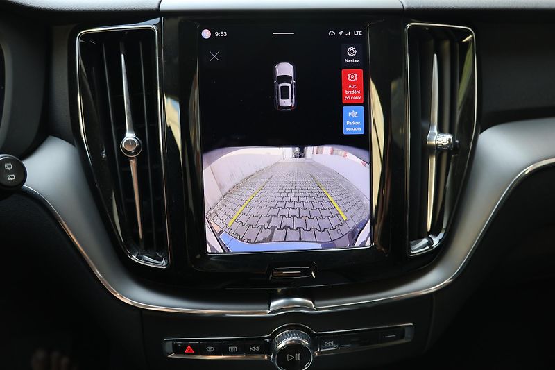 Volvo XC60 (2025) Core, B5 AWD, rezervace - fotka 15 z 21