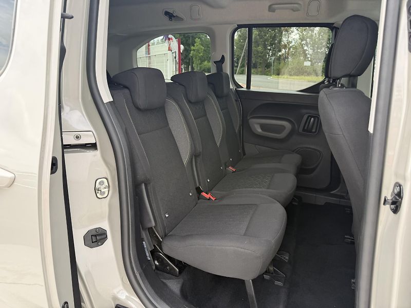 Peugeot Rifter (2020) 1.2 PureTech 7 míst ser.knížka - fotka 15 z 23