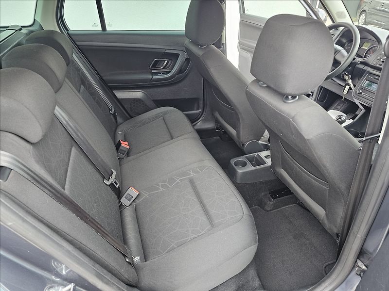 Škoda Fabia II 1,2TSi 63KW Ambiente - fotka 30 z 43