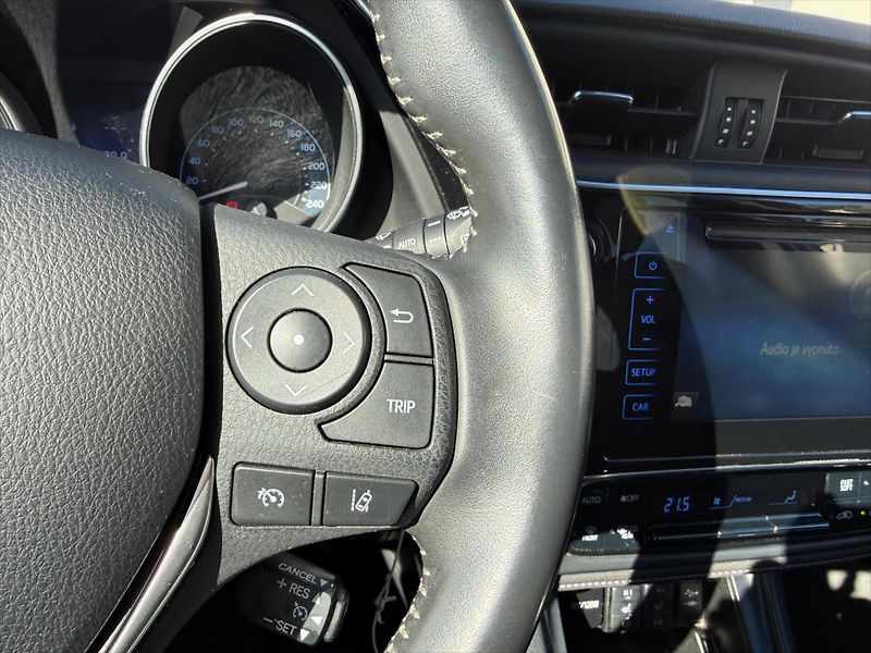 Toyota Auris 1,6 Selection - fotka 13 z 19