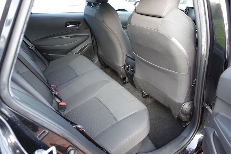 Toyota Corolla 2,0 HEV Comfort Tech TS - fotka 12 z 30