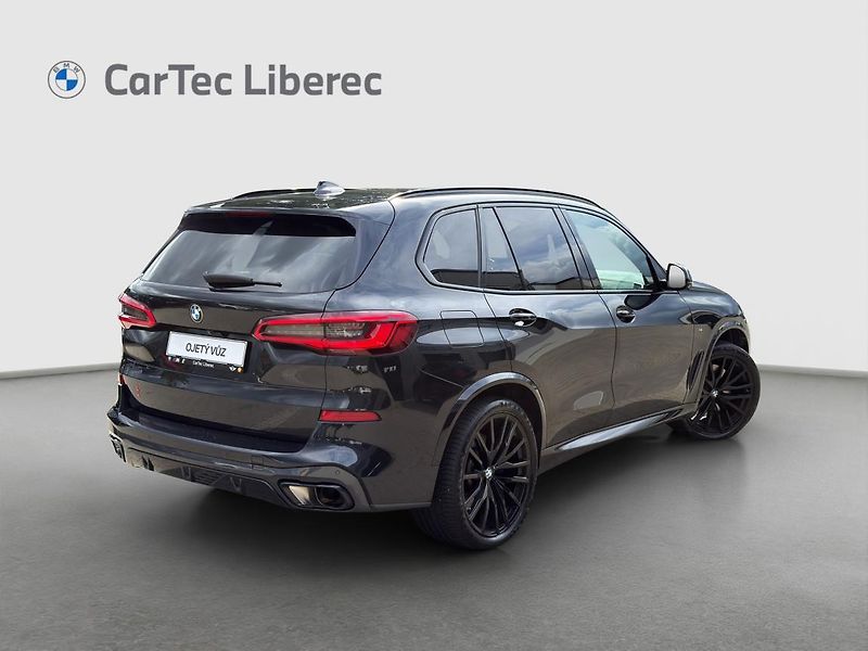BMW X5 xDrive30d - fotka 3 z 20