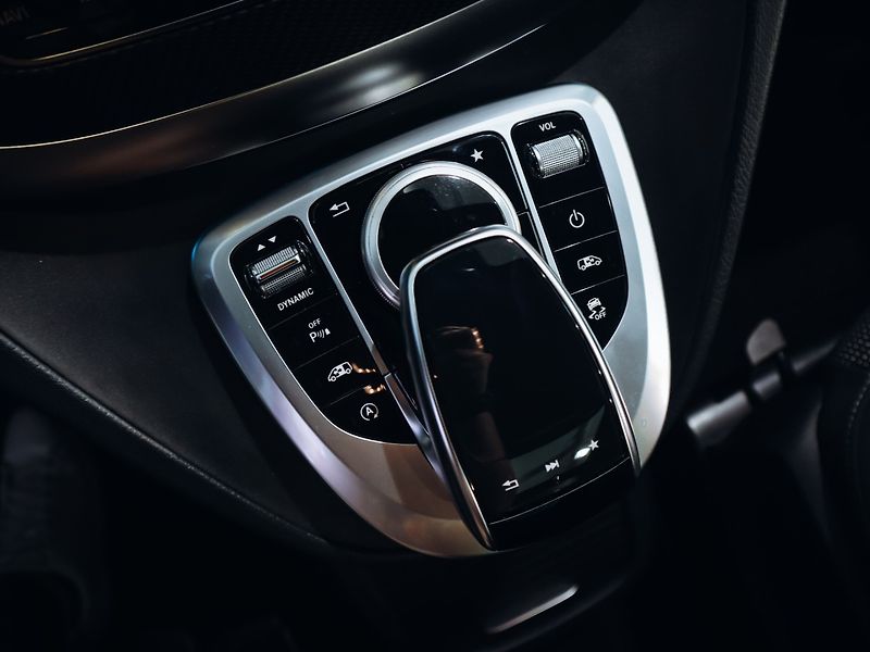 Mercedes-Benz Třídy V V 300d AMG 4MATIC, Panorama - fotka 10 z 29