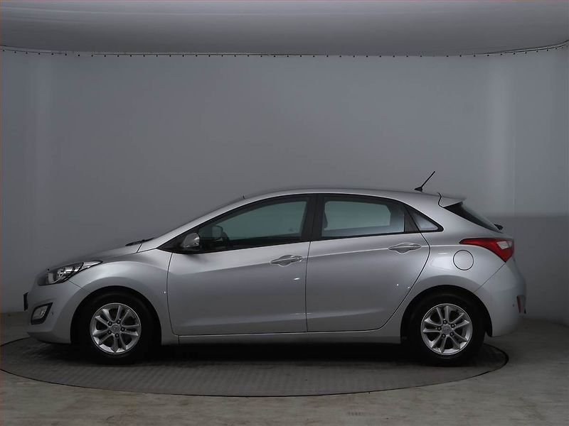 Hyundai i30 (2013) 1.6 CRDi, ČR,1.maj, Serv.kniha - fotka 3 z 6