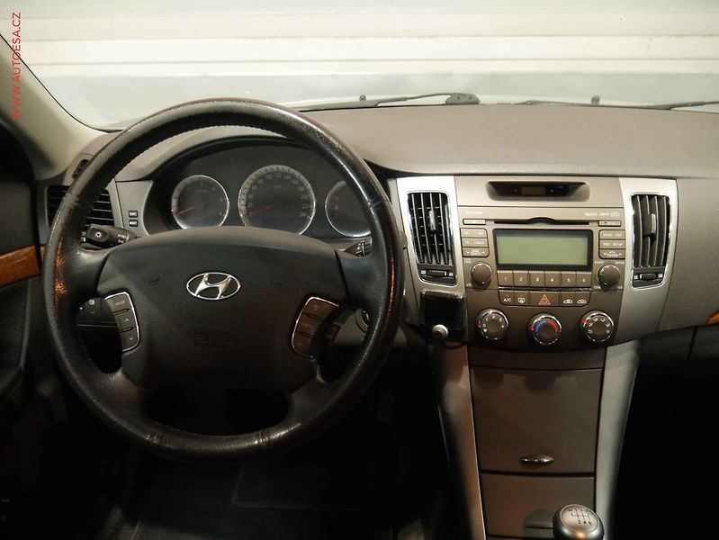 Hyundai Sonata (2010) 2.0 CRDi, ČR, AC, TZ, tempo - fotka 11 z 16