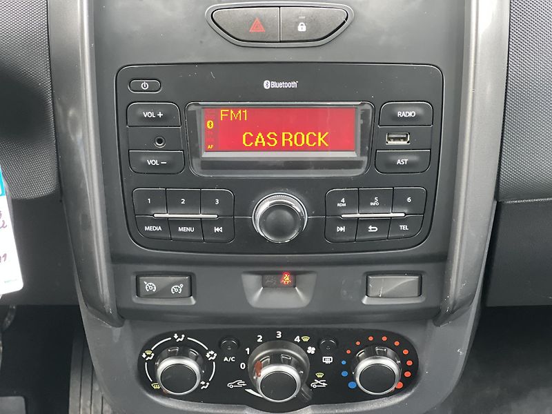 Dacia Duster 1.5DCi 4x4 ČR 1.MAJ. odp. DPH - fotka 15 z 36