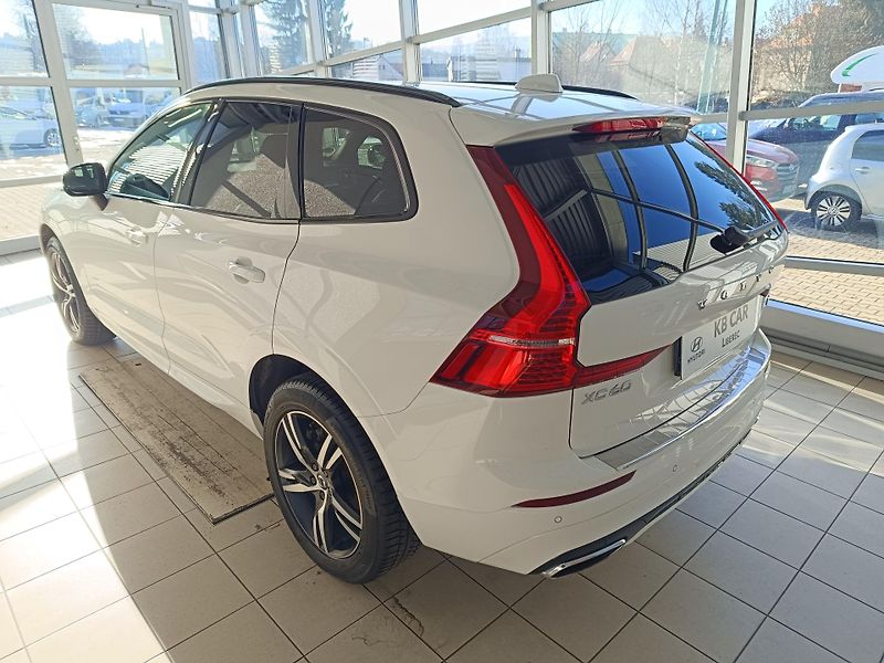 Volvo XC60 (2020) 2.0 B5 AWD 173kW R-Design AT - fotka 2 z 20