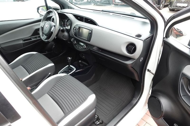 Toyota Yaris 1.33 VVT-i Multidrive S Bi-ton - fotka 11 z 28