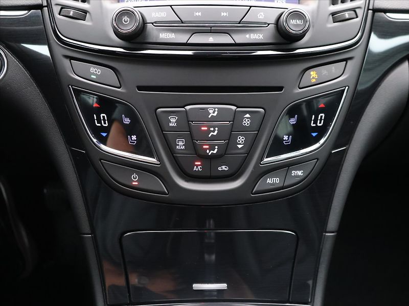 Opel Insignia 2,0 Turbo 184kW Cosmo SH - fotka 19 z 28