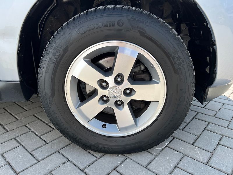 Peugeot 4007 (2009) 2.2HDi 115kW 4x4 - fotka 36 z 36