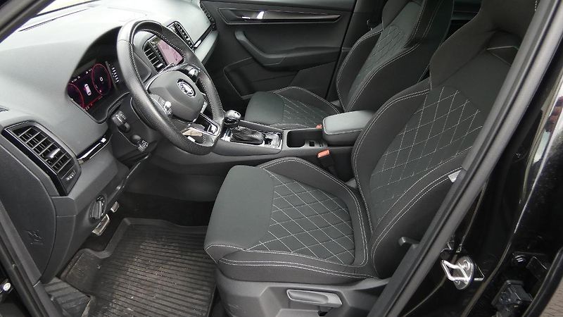 Škoda Karoq 1,5 TSI DSG Sportline - fotka 19 z 23