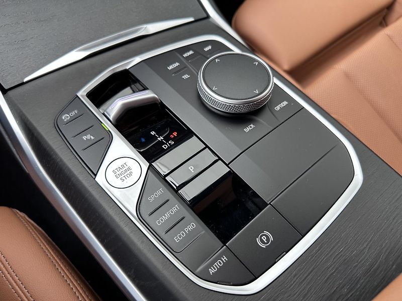 BMW Řada 3 320d xDrive M-Sport Touring - fotka 27 z 30