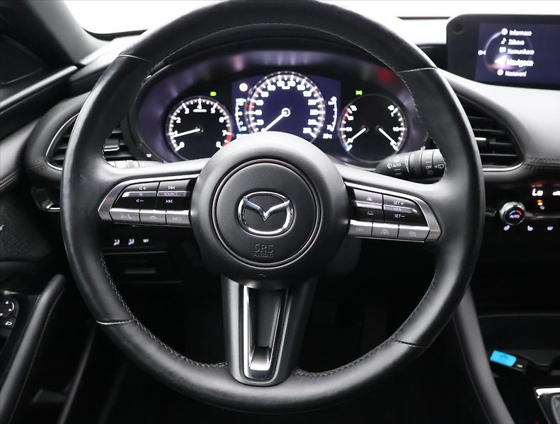 Mazda 3 2,0 Skyactiv-X180 GT Plus Bose - fotka 17 z 36