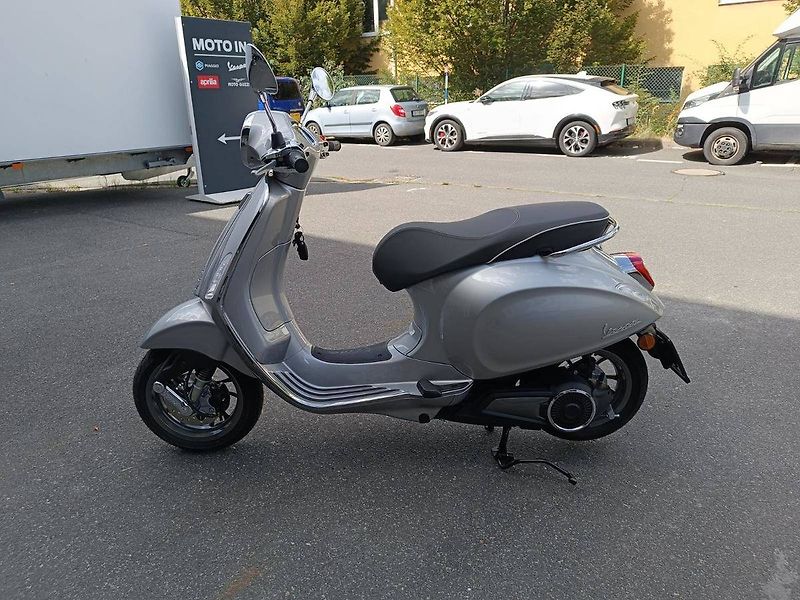 Vespa Elettrica (2023) L1 Grigio  Cromo 719 - fotka 4 z 16