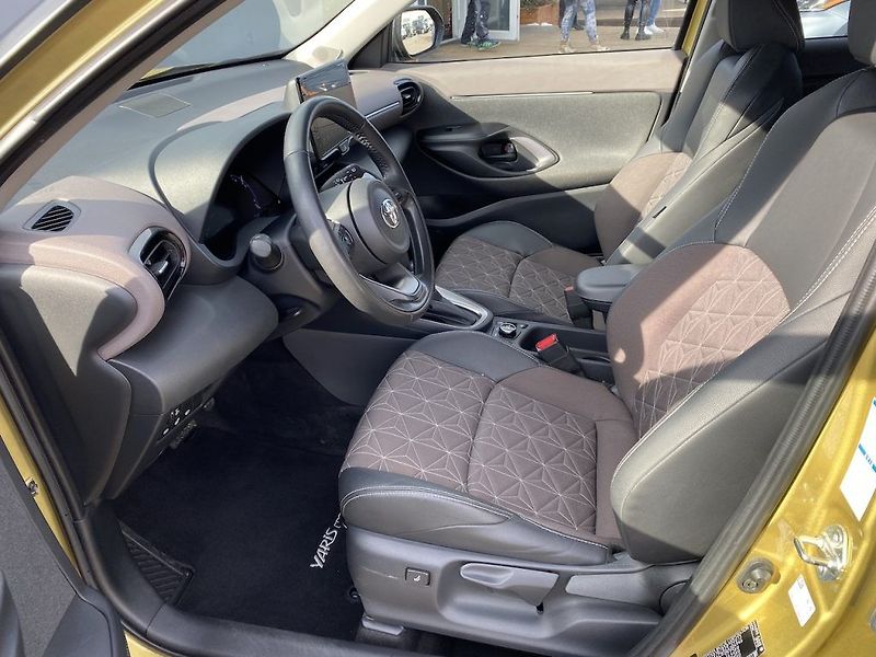 Toyota Yaris Cross 1.5HSD, ČR-1m, Executive, 4x4 - fotka 11 z 34