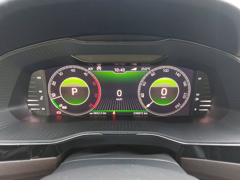 Škoda Superb (2019) Combi L&K DSG 4x4 2,0TDi 140kW - fotka 17 z 35