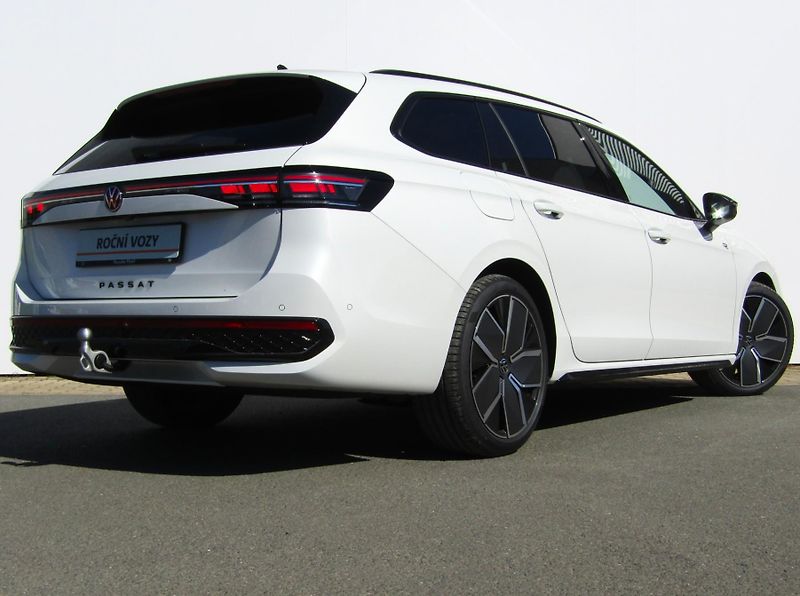 Volkswagen Passat R-Line People 2,0 TDI 110 kW - fotka 10 z 30