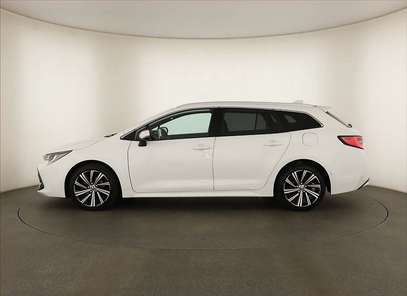 Toyota Corolla (2023) Comfort 1.8 Hybrid - fotka 3 z 16