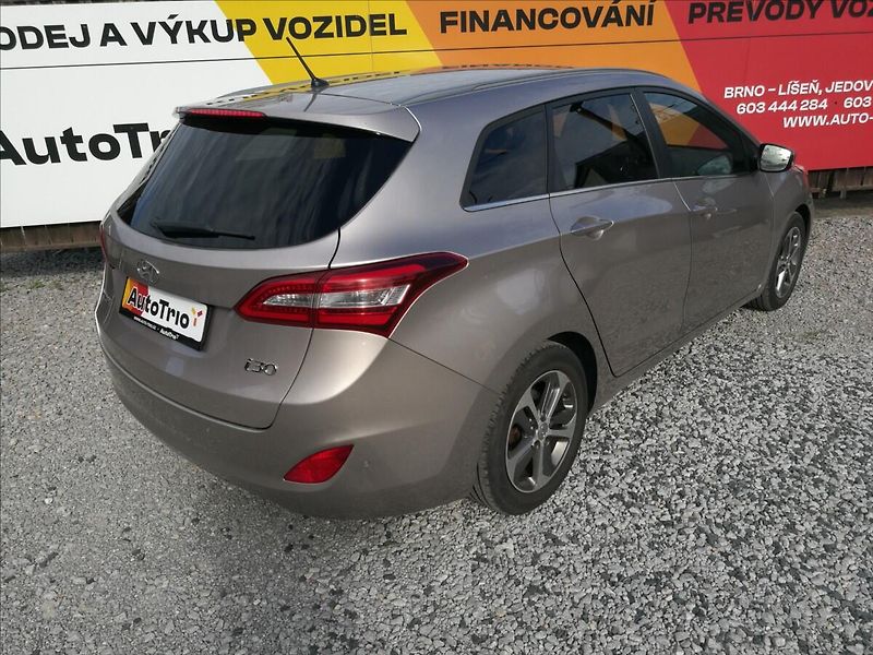 Hyundai i30 1,6 GDi 1.majitel Weekend - fotka 3 z 21