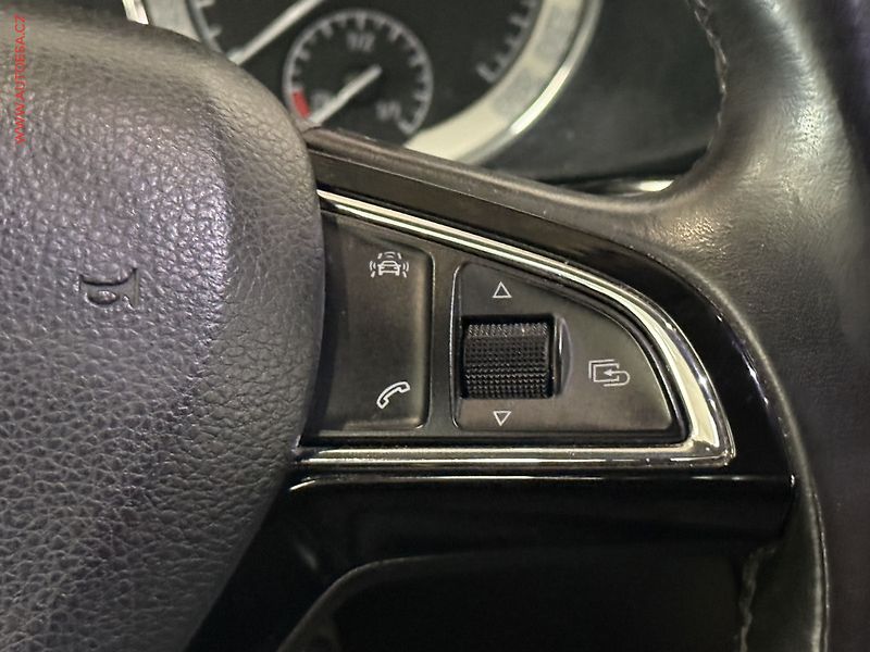 Škoda Superb (2015) 2.0 TDi 4x4, ČR, L&K, DSG - fotka 17 z 23