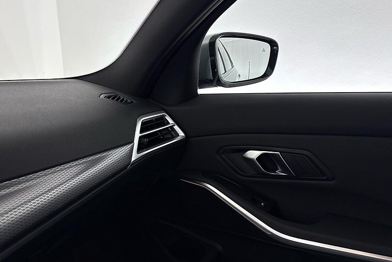 BMW Řada 3 řady 3 | 320d xDrive - fotka 19 z 27