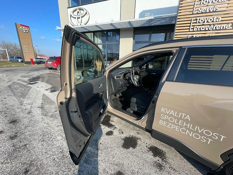 Toyota Corolla Cross 1.8 Hybrid 140 HP STYLE - fotka 20 z 30