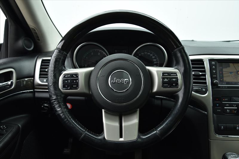 Jeep Grand Cherokee 3.0CRD 177kW AWD LIMITED TAŽNÉ - fotka 16 z 28