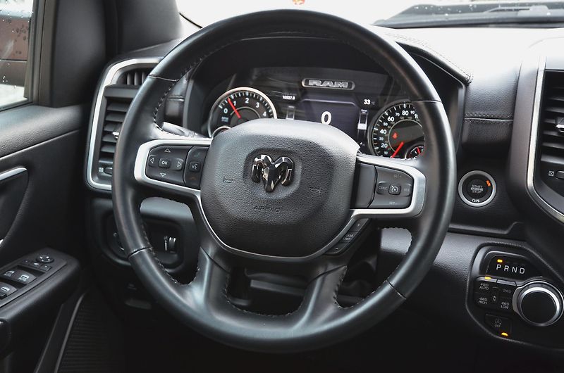 Dodge RAM (2022) 1500 BIGHORN 5.7 V8 HEMI 4x4  - fotka 28 z 51