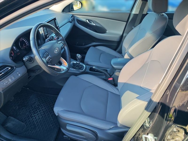 Hyundai i30 1,0 TGDI Family Smart - fotka 7 z 11