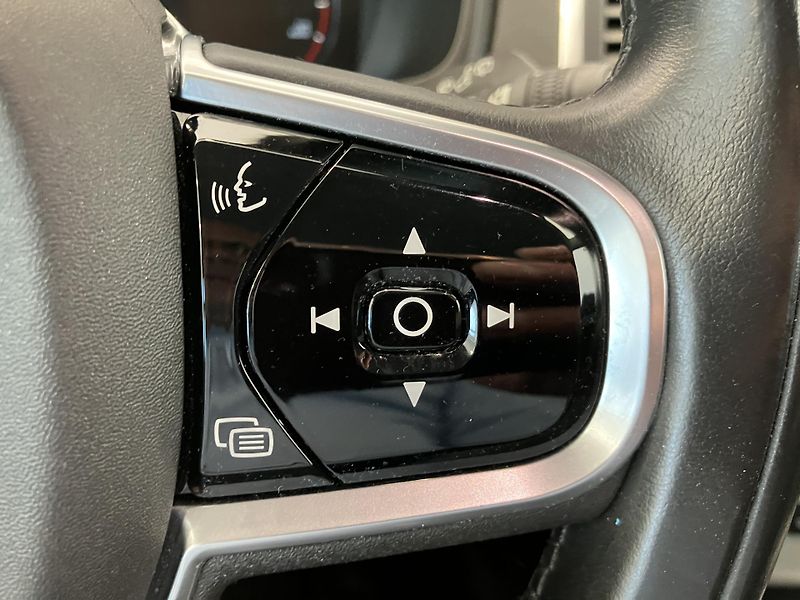 Volvo XC90 D5 AWD Momentum AT8, ČR - fotka 25 z 50