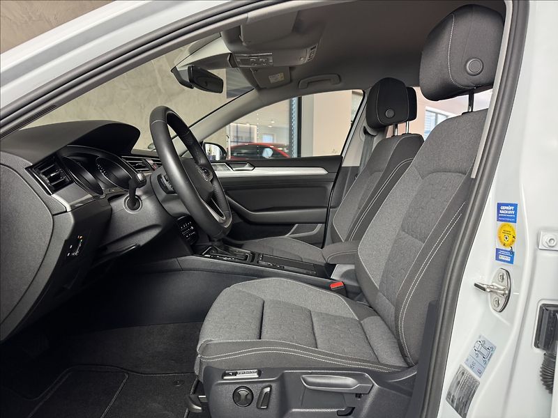 Volkswagen Passat 2,0 TDi  DSG Business IQ Light - fotka 21 z 43