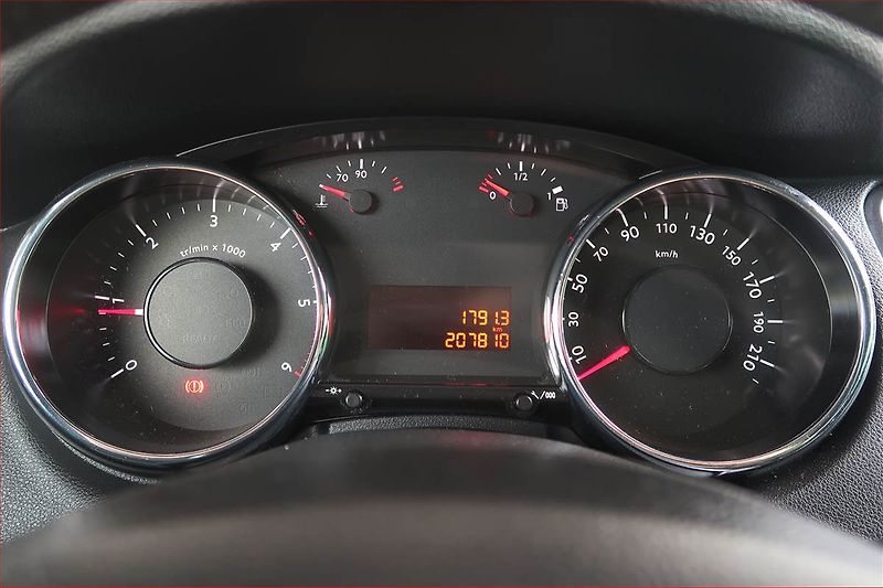 Peugeot 5008 (2015) 1.6 BlueHDi, Navi, Tempomat - fotka 11 z 15