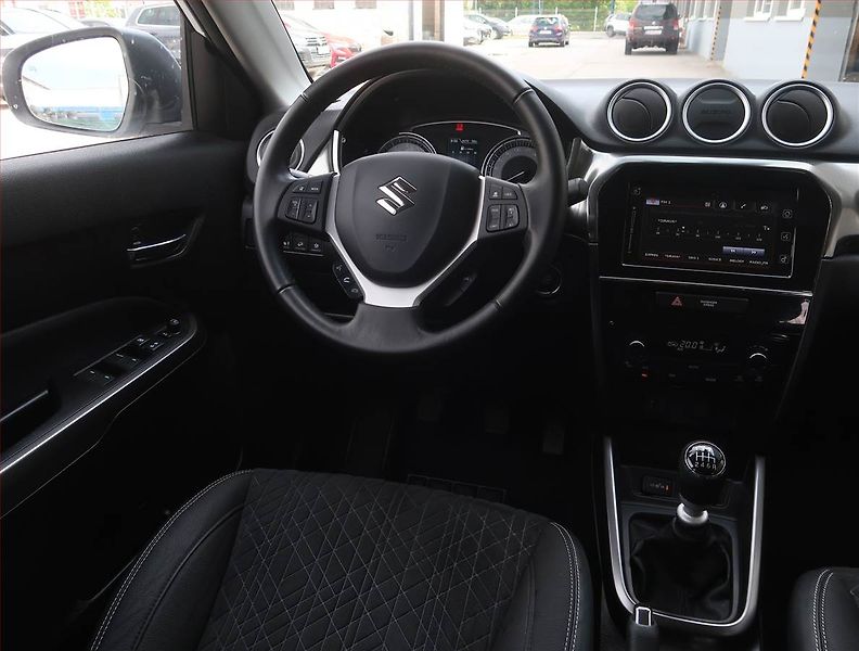 Suzuki Vitara (2022) Elegance 1.4 BoosterJet - fotka 7 z 21