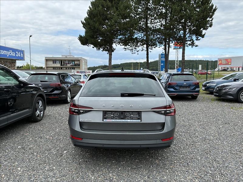 Škoda Superb 2,0 STYLE,PANORAMA,TAŽNÉ,LED - fotka 5 z 36