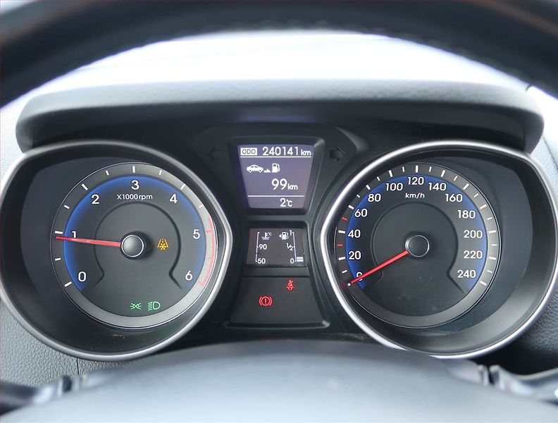 Hyundai i30 (2014) 1.6 CRDi, Tempomat - fotka 11 z 14