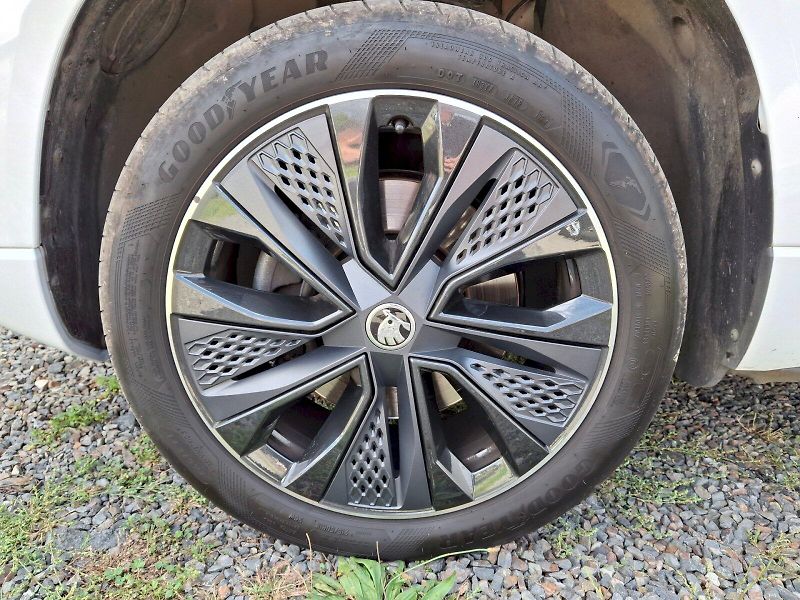 Škoda Karoq (2024) SportLine DSG 1,5TSi 110kW - fotka 12 z 35