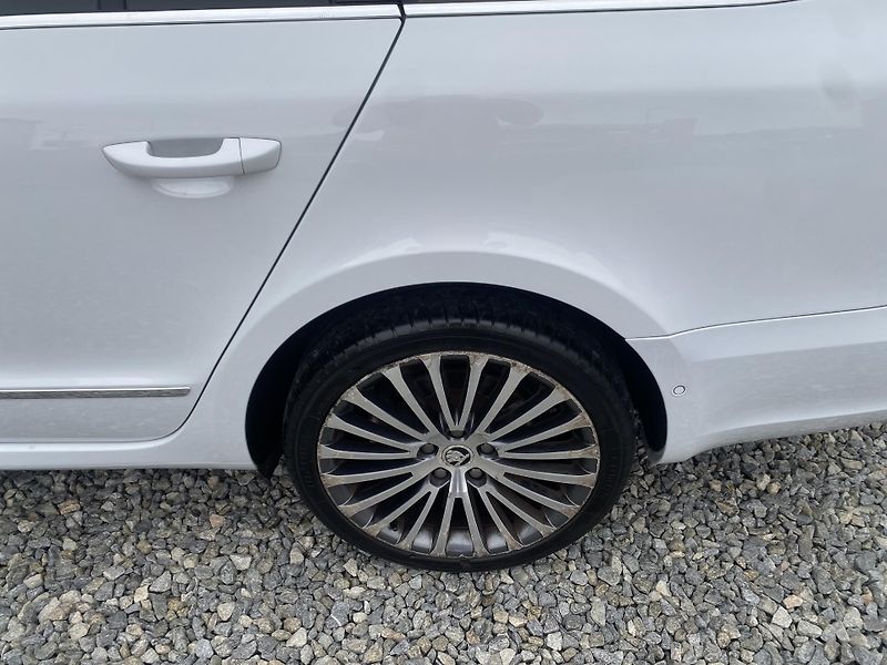 Škoda Superb 2.0TDi 4x4 170PS DSG L+K COMBI - fotka 32 z 158