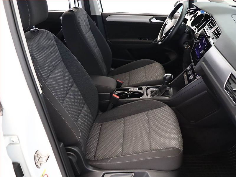 Volkswagen Touran (2021) 1.5 TSI - fotka 7 z 16