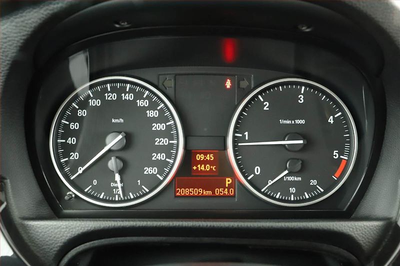 BMW Řada 3 (2011) 320 d xDrive, 4X4, Automat - fotka 9 z 17