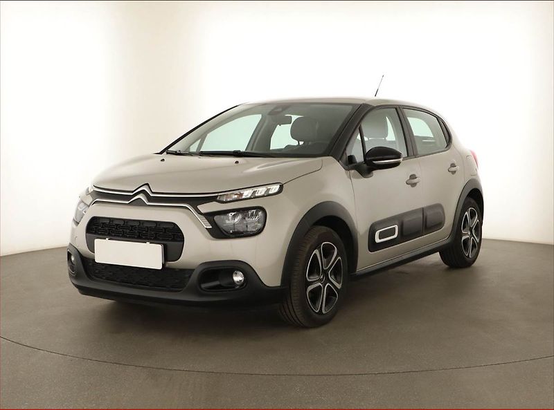 Citroën C3 (2024) Shine 1.2 PureTech, Serv.kniha - fotka 2 z 15