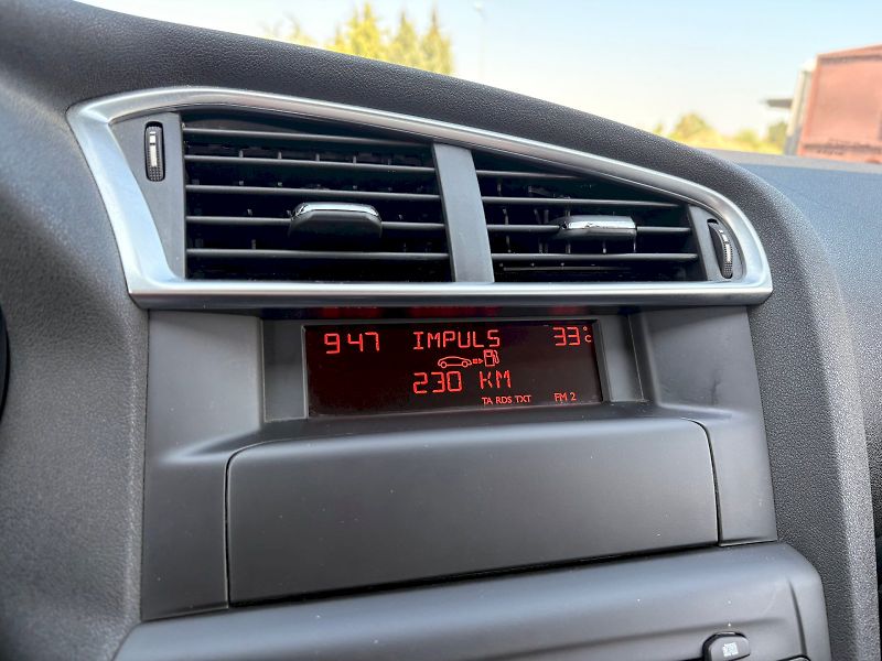 Citroën C4 (2016) BlueHDi 100 Feel Edition - fotka 12 z 22