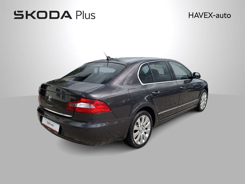 Škoda Superb (2009) 2.0 TDI Ambition - fotka 2 z 28