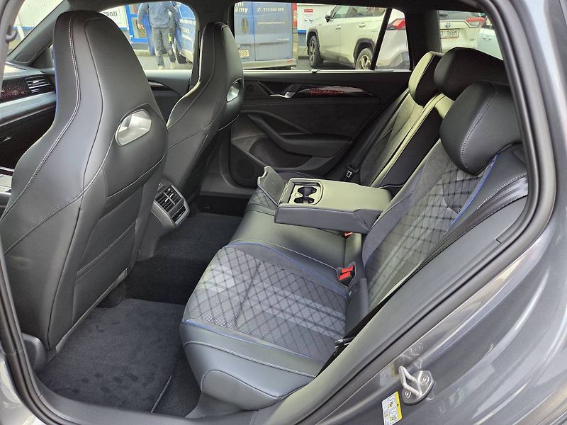 Volkswagen Passat Variant (2025) R-Line 2.0 TDI BlackStyle - fotka 38 z 51
