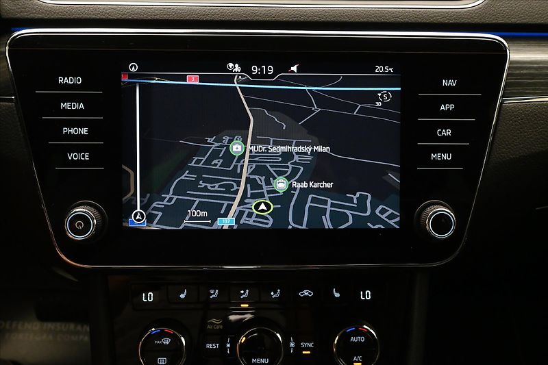 Škoda Superb 2,0 TDI 110kW DSG Style Záruka - fotka 20 z 32